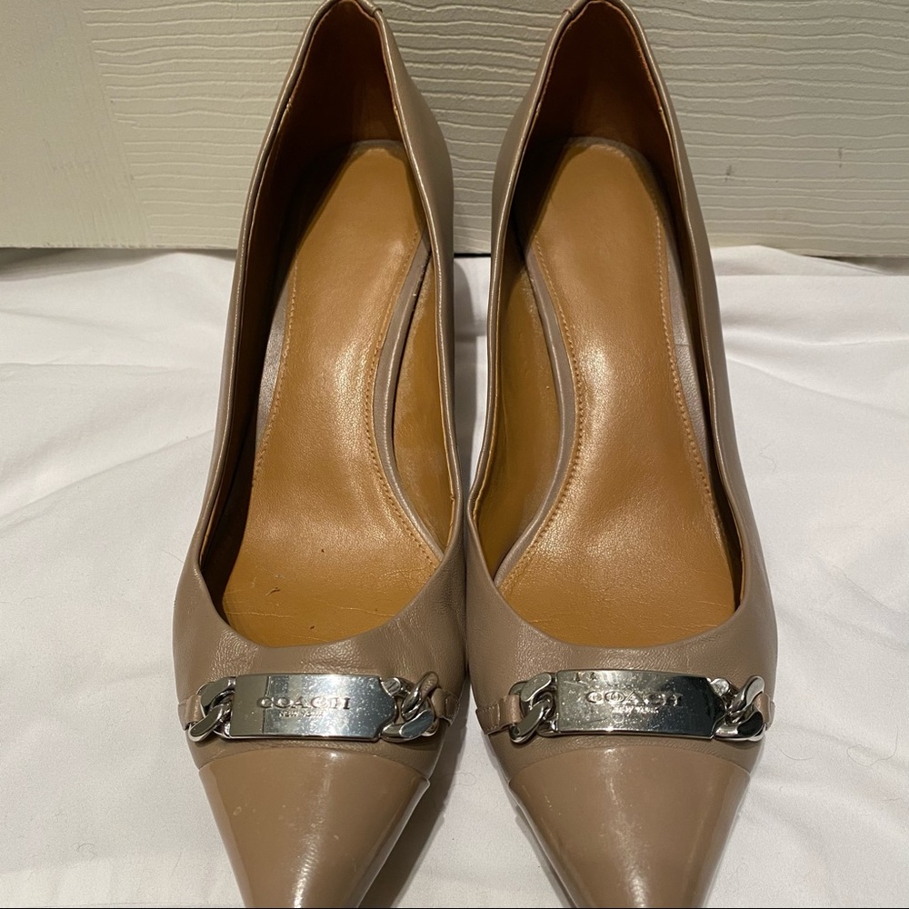Coach pumps size 9
